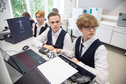 Школьники посетили Технопарк Университета Льва Толстого 