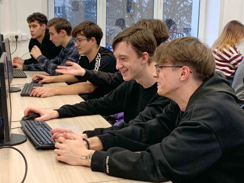 Образовательный интенсив для обучающихся проекта «Мои шаги в ИТ-профессию»