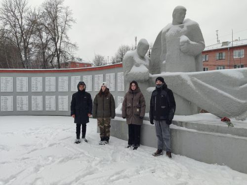 На братских могилах Всехсвятского