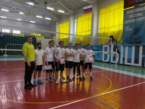 Серебро на соревнованиях по волейболу