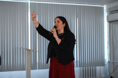 Первые: время знакомств