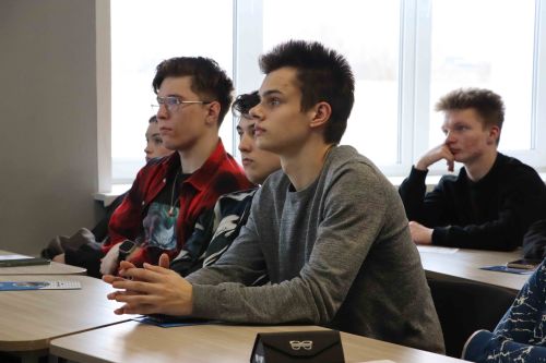 Как сдать ЕГЭ по информатике на 100 баллов: консультация в Толстовском университете