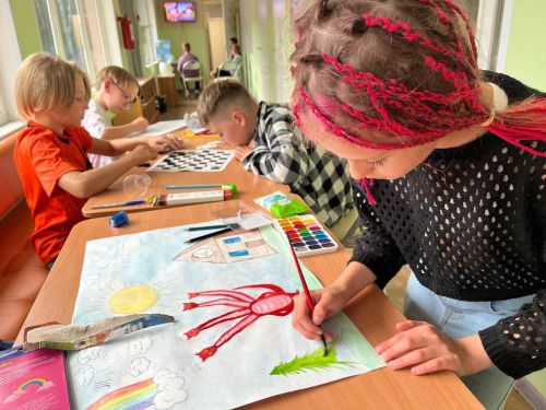 Июнь прошел, а смены в детских оздоровительных лагерях Тульской области продолжаются