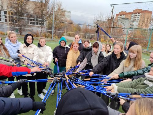 Северная ходьба, чтоб здорова была голова!