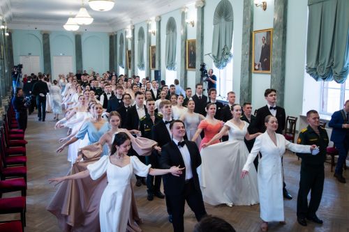 Учащиеся Университета Льва Толстого потанцевали на Всероссийском балу студентов 