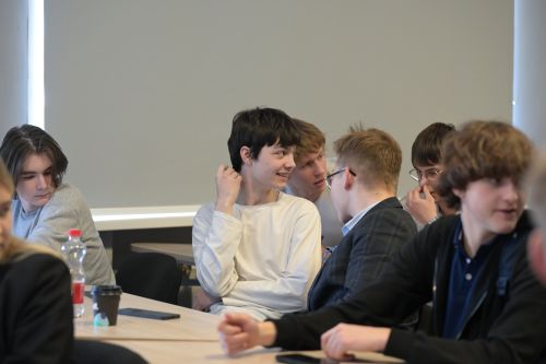 Путь в науку начинается со школьной скамьи