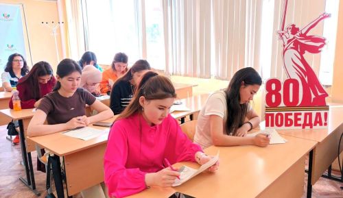 Иностранные студенты приняли участие в акции «Герои одной страны»