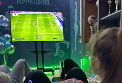 Первая тренировка по фиджитал-футболу для девушек 