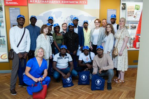 Иностранные студенты проходят программу Летнего университета РГГУ