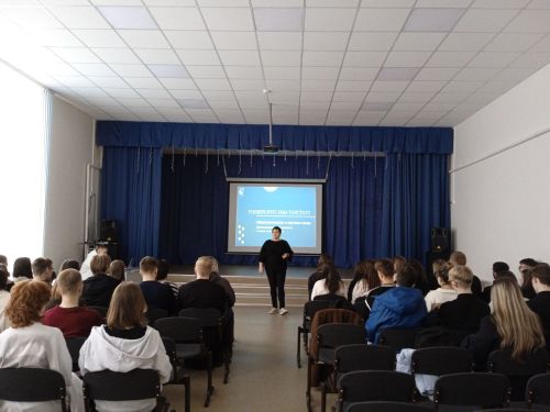 Университет Льва Толстого провел профориентационные встречи в Ясногорском и Чернском районах