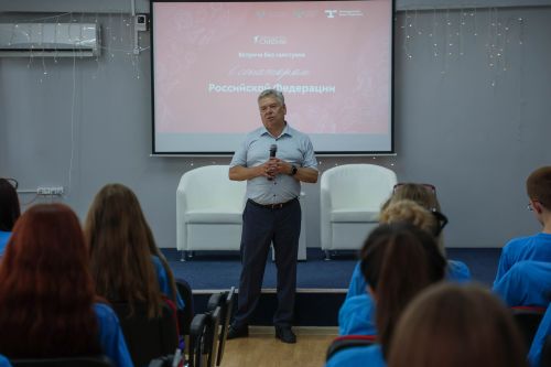 Сенатор в гостях у участников «Университетских смен» в Толстовском