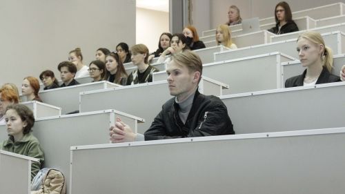 Психиатр-нарколог поделилась со студентами примерами из врачебной практики