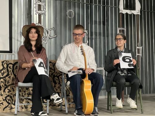 Всем привет из оздоровительного лагеря имени Саши Чекалина