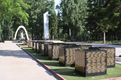 «У насыпи братской могилы...»