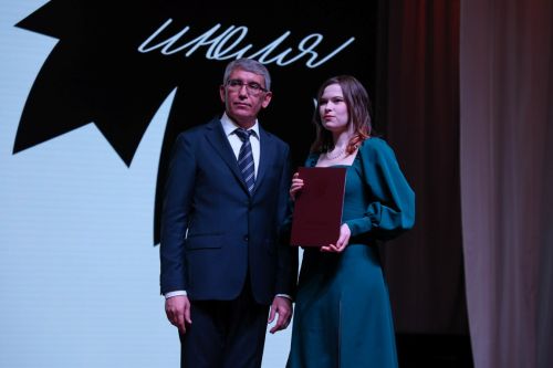 Губернатор Тульской области Дмитрий Миляев вручил дипломы выпускникам Толстовского университета