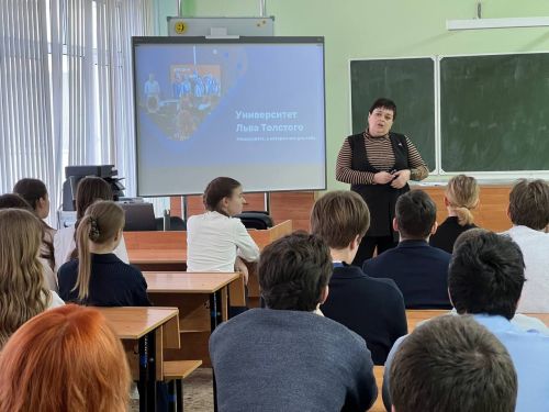 Абитуриенты готовятся к поступлению с Университетом Льва Толстого