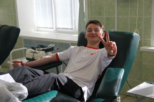 45 добровольцев приняли участие в донорской акции к 86-летию вуза