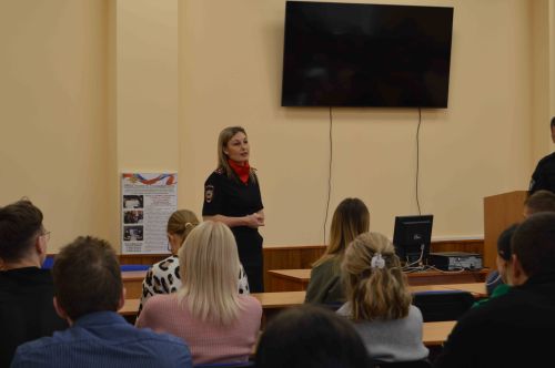 Сотрудники УМВД России по Тульской области встретились со студентами