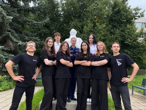 Волонтёры университета приняли участие в акции «Триколор»