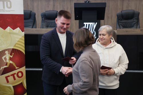 Преподаватели и студенты университета Льва Толстого получили знаки ГТО