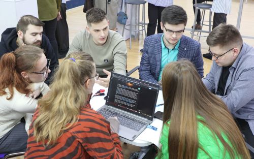 Поговорим серьезно… Участники многоборья решают научную проблему