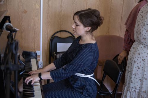 Студенты выступили с программой «У войны не женское лицо»