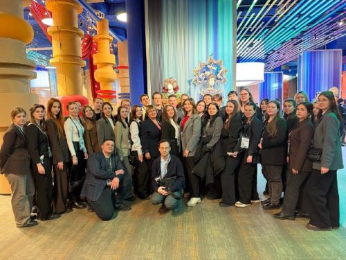 Студенты и педагоги факультета истории и права на открытии Года единства народов России!