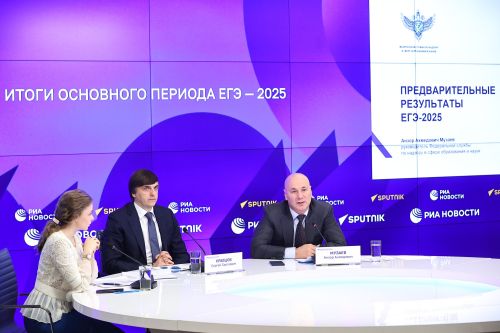 Министр просвещения РФ Сергей Кравцов подвел предварительные итоги экзаменационной кампании 2025 года