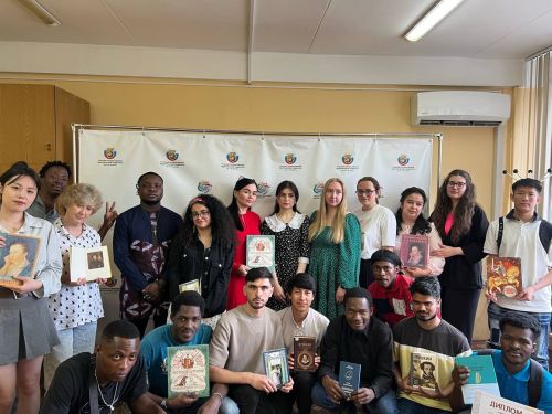 Иностранные студенты читают русскую классику