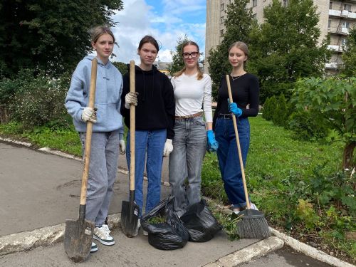 Стартовала вторая неделя трудовой практики для первокурсников