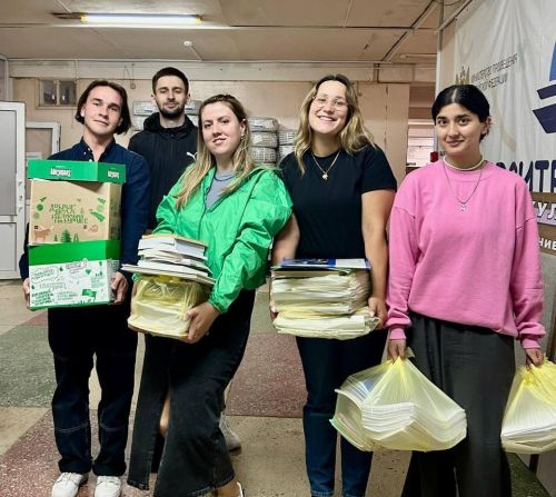 Студенты и сотрудники университета сдали новую партию макулатуры 