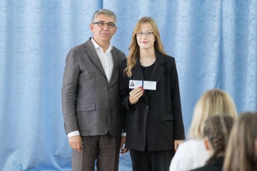 Дмитрий Миляев вручил студенческие билеты первокурсникам истфака