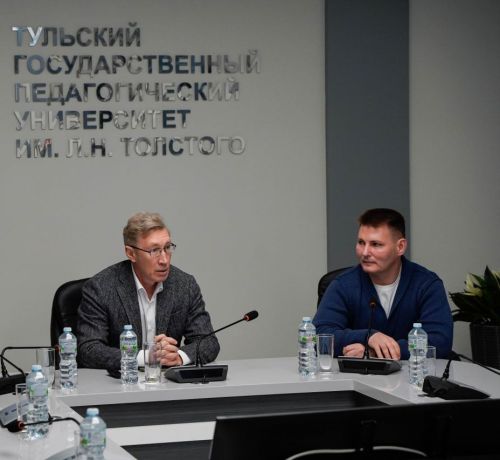 Виктор Нехаев рассказал студентам о молодежной политике в СССР