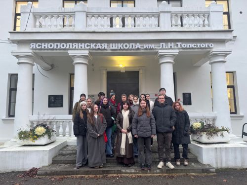 Студенты группы 2 Б (0520941) посетили ГОУ ТО «Яснополянский комплекс» и МБОУ ЦО № 9. 