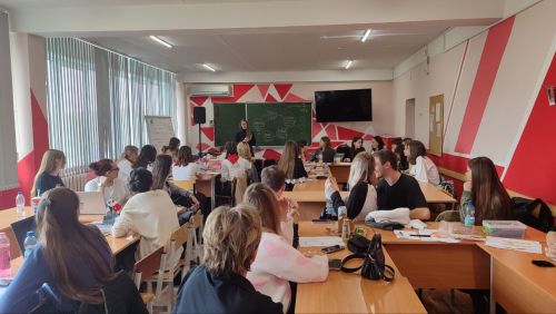 Порядка 400 студентов и школьников обучаются профессии вожатого в Университете Льва Толстого