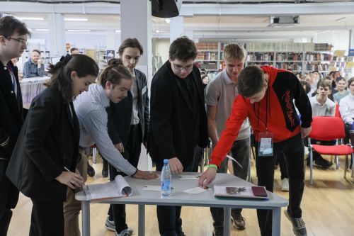 В университете стартовал IX турнир по математическим боям среди школьников