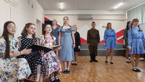 «Песни о войне» более полутора часов пели в Институте детства