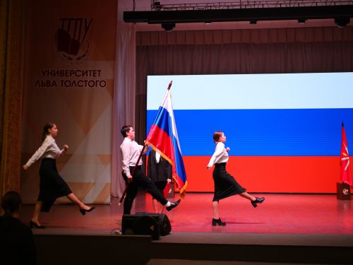 Флаг и гимн в День Героев Отечества